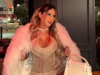 WebCAM of QueenIsabella19